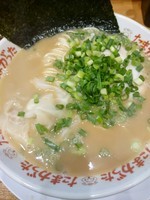 「らぁめん+ワンタン+替玉(680円+100円+100円)」@九州大分らぁめん たまがった 西口店の写真