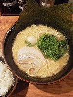 「ラーメン並（硬め）\730＋ライス（18時まで無料）」@横浜家系ラーメン 壱角家 門前仲町店の写真