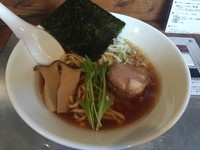 「しょうゆらーめん(700円)+半ライス(100円)」@Hitotsuya phase2の写真