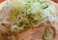 「ラーメン（豚一切れ）750円+味玉100円+ヤサイマシ（ただ）」@ちばからの写真