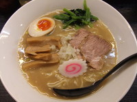 「鶏白湯ラーメン」@濃厚中華そば 麺 松蔵の写真