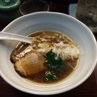 「醤油ラーメン チャーシュートッピング キャベモヤシ」@らあ麺 みかみの写真