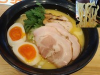 「こってり塩ラーメン720円 クーポンで味玉」@鶏らーめん  極楽鳥の写真