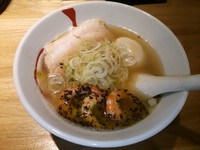 「えびとバジルの塩そば【限定】」@らーめん 月の兎影の写真