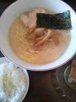 「百歩ラーメン（硬め）\680＋半ライス（サービス）」@百歩ラーメン 戸田店の写真