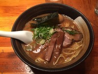 「らーめん（中盛）　７８０円＋味玉サービス」@瞠 池袋店の写真