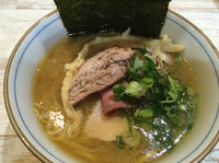 「限定豚骨醤油ラーメン 800円」@中華そば 四つ葉の写真