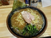 「ラーメン　720円　大盛100円　硬め　中瓶350円」@秋葉原ラーメン わいずの写真