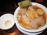 「夜泣きそば＋無料の肉増し・味玉・温玉・メンマ増し」@魁 肉盛りつけ麺 六代目けいすけの写真
