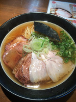 「らぁーめん650円（低温チャーシュー）チャーシュー増し直火、炭火」@喜元門 本店の写真