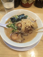 「ラーメン650円+餃子350円」@博多長浜らーめん ぼたん 笹塚店の写真