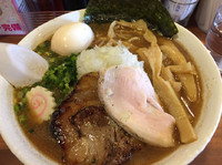 「【限定】濃厚ニボシラーメン大盛（茶飯付き）950円」@らーめん・つけめん 八角の写真