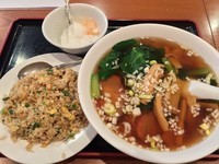 「ラーメン＋半チャーハン（￥700）」@中華居酒屋 上海広場 2号店の写真