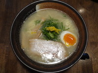 「とんこつの塩らーめん」@らーめん麺恋家の写真