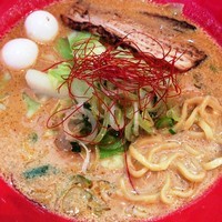 「名古屋の赤だし味噌ラーメン（多加水ちぢれ平打ち）」@麺屋 無限の写真