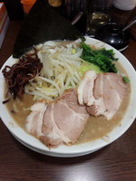 「ラーメン＋もやしキャベツ（700円＋50円）」@うまいヨ ゆうちゃんラーメンの写真
