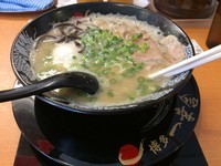「味玉ラーメンバリカタ＋替え玉 1000円」@博多一幸舎 世田谷経堂店の写真