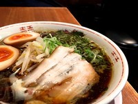 「希望軒ブラック（味玉入り）」@希望軒 新宿三丁目店の写真