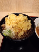 「特大かき揚げそば半カレーセット620円」@よもだそば 銀座店の写真