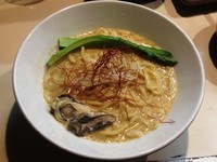 「牡蠣と鶏出汁のホワイトスープ ￥850」@麺や 海老庵の写真