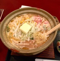 「味噌煮込みラーメン〜カニ入り〜1100円」@麻布茶房 ゲートシティー大崎店の写真