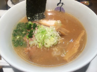 「鶏白湯  醤油  800円」@麺処みどり 伊勢崎店の写真