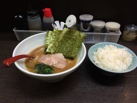 「ラーメン670円＋大盛りライス（無料）」@けんゆう 菊川店の写真
