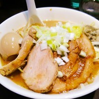 「ガツそば800円（ちばからｲﾝｽﾊﾟｲﾔ）」@おおぜき中華そば店の写真