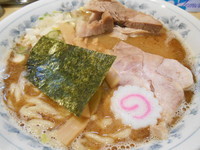 「中華そば＋半チャーシュー」@くり山の写真