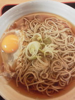 「かけ\250＋生卵（サービス）」@梅もと 専大通店の写真