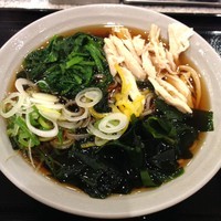 「ゆず鶏ほうれん草（￥400）」@名代 富士そば 渋谷東口店の写真