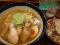 「肉中華そば」@肉そば家 笑梟の写真