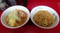 「ラーメン（680円）＋お茶漬け～麺（200円）ニンニク」@ラーメン二郎 相模大野店の写真