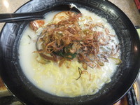 「蕪葱らーめん750円(味濃＆葫)＆半餃子(無料券で無料)」@麺王 柏東口店の写真