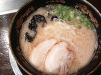 「黒こくとんこつラーメン」@拉麺 一心不乱 大名本店の写真