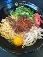 「牛すじまぜそば（卵付き）」@麺の坊 晴レル屋 四日市店の写真