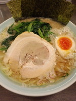 「豚骨醤油ラーメン700円」@横浜家系ラーメン キラクの写真