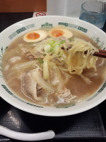 「肉そば（大盛クーポン券利用）590円」@日高屋 池袋西口店の写真