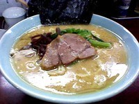 「ラーメン麺カタ脂多め（700円）+中盛（100円）」@横浜ラーメン 壱鉄家の写真