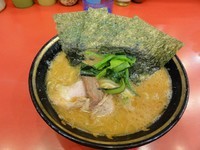 「ラーメン660円　麺硬め？？/味濃い目」@家系総本山 ラーメン吉村家の写真
