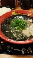 「黒ラーメン」@博多一幸舎 世田谷経堂店の写真