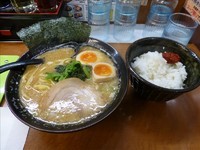 「豚骨玉子塩ラーメン」@横浜家系ラーメン鶴ヶ峰家の写真