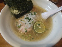 「鶏しおそば700円(フーサワ100周年限定メニュー)」@らーめん武士道の写真