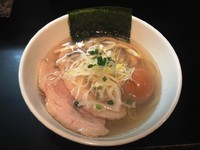 「【限定】牡蠣の白ワインスープのらーめん(塩) + 味玉」@麺や 勝治の写真