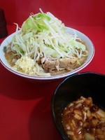 「小（ニンニク少なめ）￥700+タマチ￥100」@ラーメン二郎 札幌店の写真