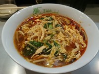 「酸辣湯麺850円＋ビール×2本」@はつがい麻婆豆腐店の写真