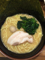 「家系ラーメン豚骨味」@横浜家系ラーメン 壱角家 野田山崎店の写真