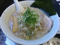 「魚介しょうゆラーメン　鯵（あじ）：背脂あり　（大盛り）」@俺らラーメン ちょもらんまの写真