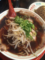 「中華そば（並）700円、ヤキメシ（並）500円」@新福菜館 麻布十番店の写真