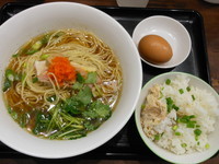 「比内地鶏の限定ラーメン＋比内地鶏の変わり飯」@ラーメン愉悦処 似星の写真
